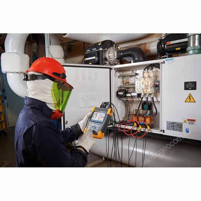 Комплект - анализатор энергии Fluke 435 II с кейсом Fluke C437-II Комплект - анализатор энергии Fluke 435 II с кейсом Fluke C437-II